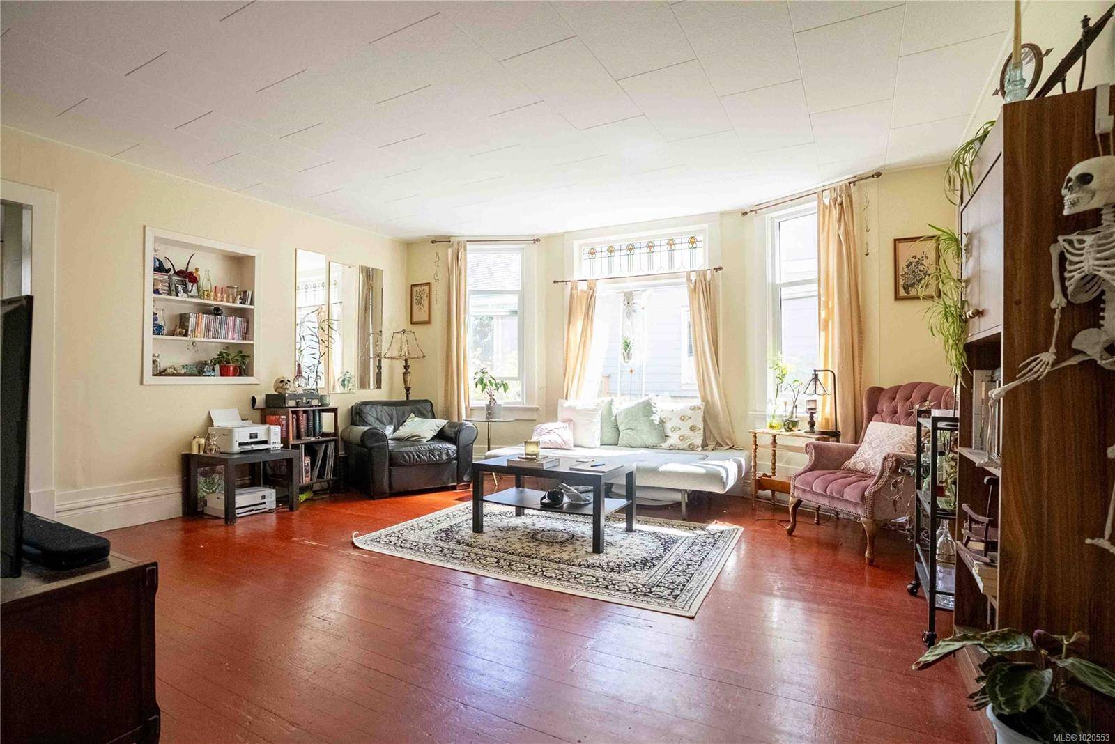 Victoria, BC V8T 4H5,2329 Dowler Pl