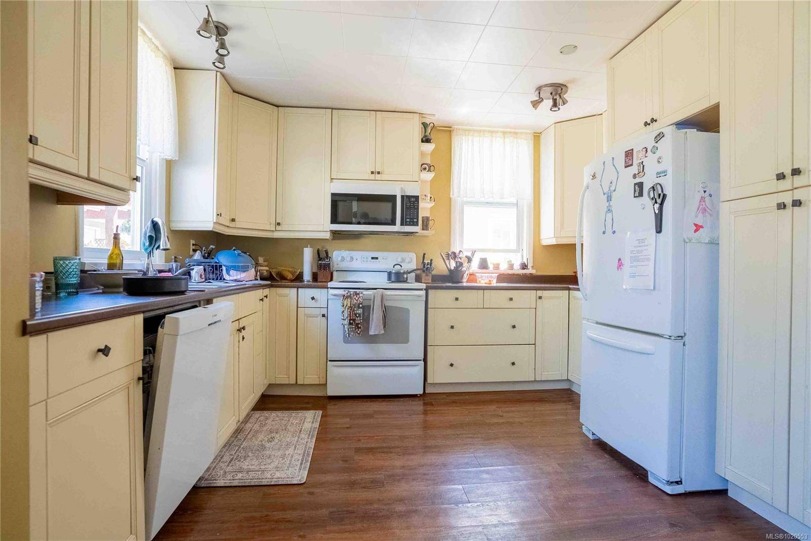 Victoria, BC V8T 4H5,2329 Dowler Pl