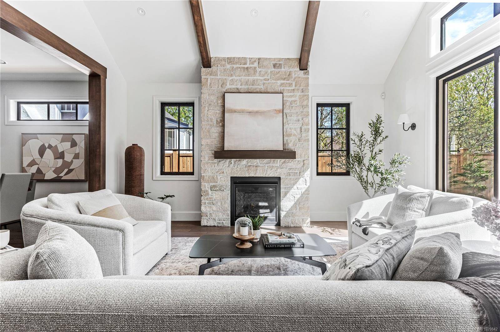 Oak Bay, BC V8S 2W1,2189 BeaverBrooke St