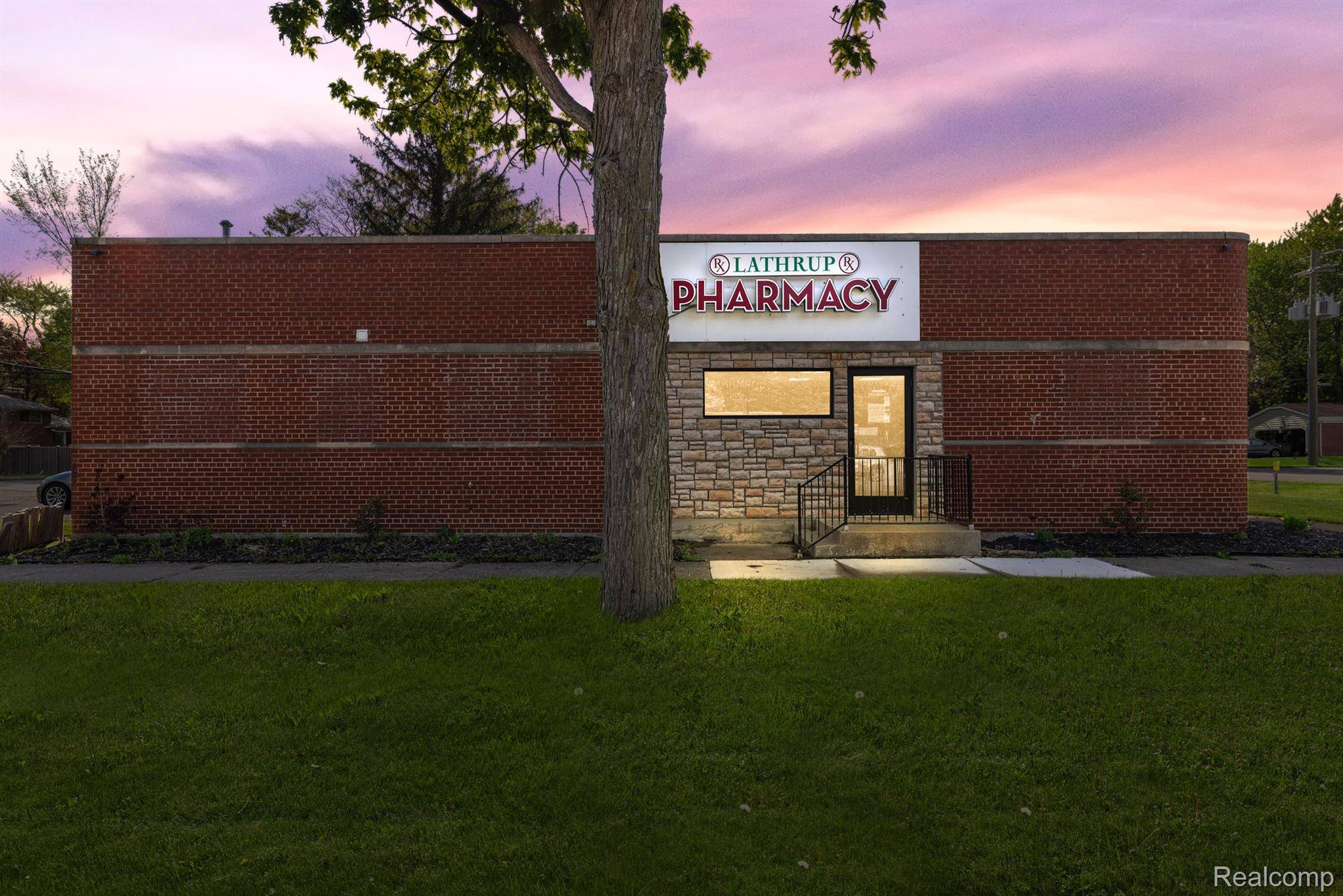 Lathrup Village, MI 48076,27241 SOUTHFIELD RD