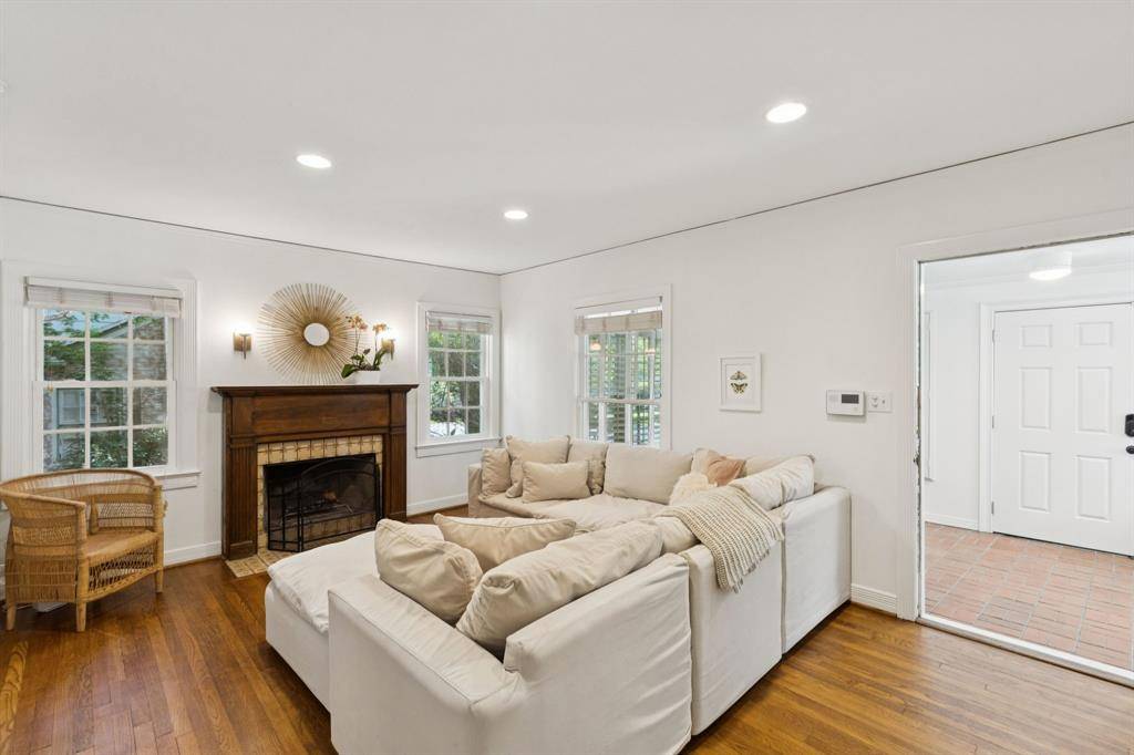 Dallas, TX 75223,7011 Lindsley Avenue