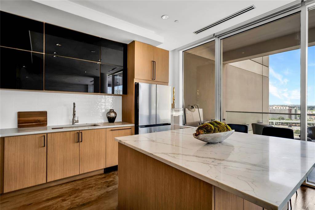 Dallas, TX 75219,2408 Victory Park Lane #832