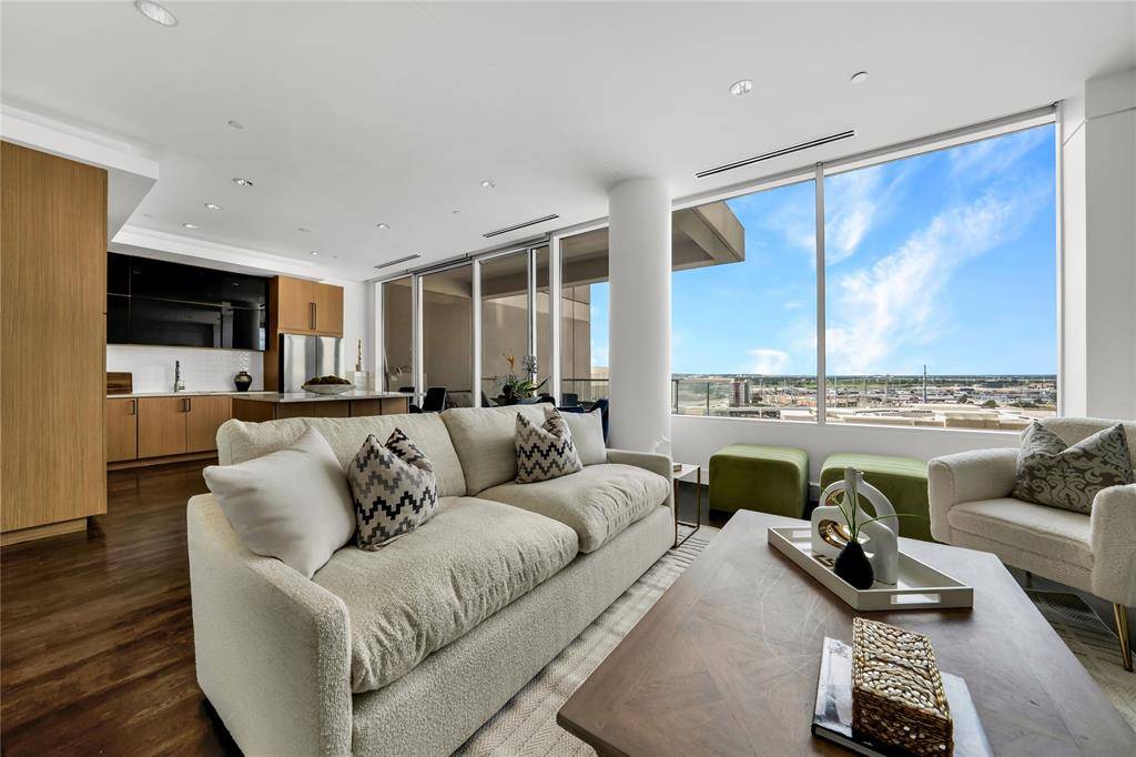 Dallas, TX 75219,2408 Victory Park Lane #832