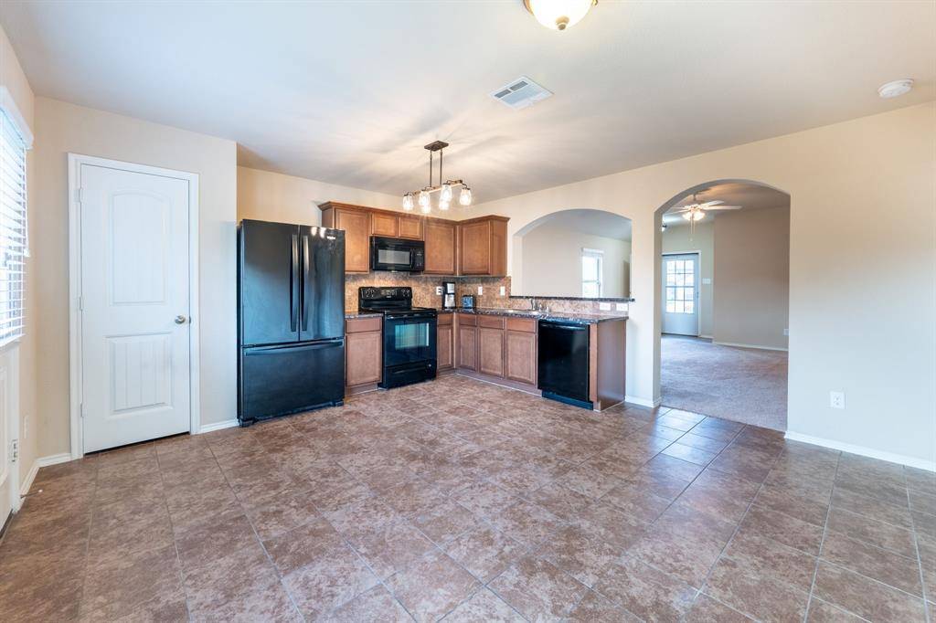 Waxahachie, TX 75167,216 Chimney Rock Drive