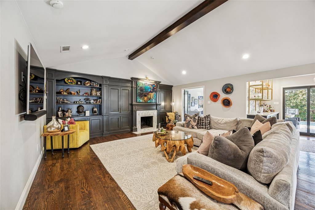 Dallas, TX 75214,6547 Mercedes Avenue