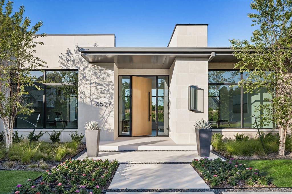 Dallas, TX 75229,4527 N Lindhurst Avenue