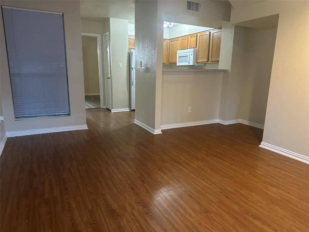 Dallas, TX 75243,9817 Walnut Street #213