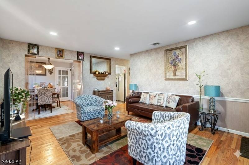 Rahway City, NJ 07065,698 W Lake Ave