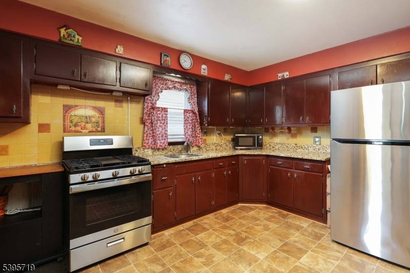 Linden City, NJ 07036,420 Miltonia St