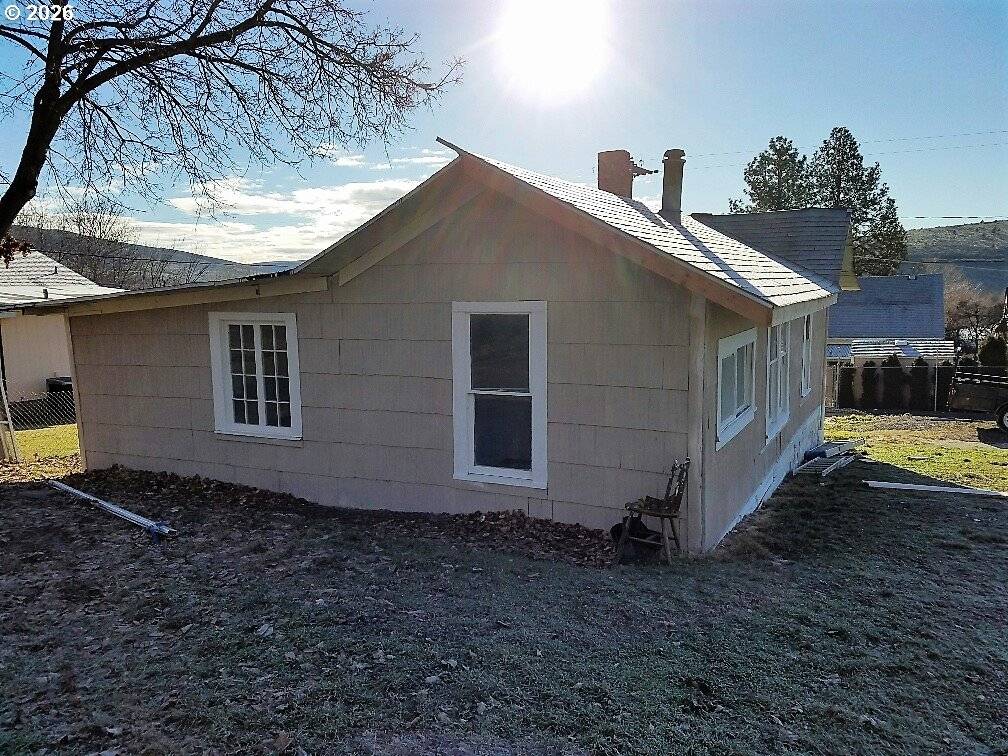 Maupin, OR 97037,605 GRANT AVE