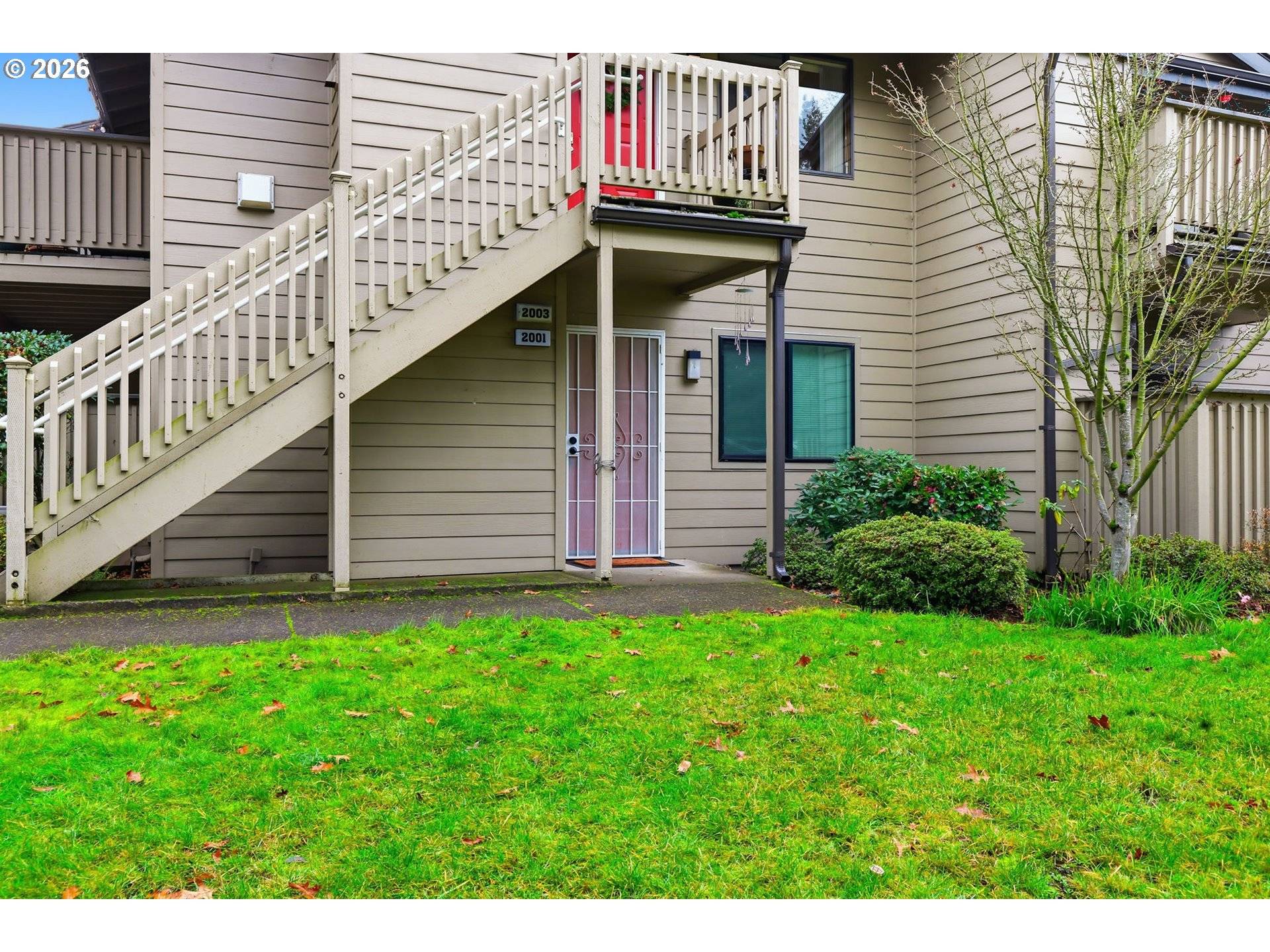 Eugene, OR 97401,2001 LAKE ISLE TER