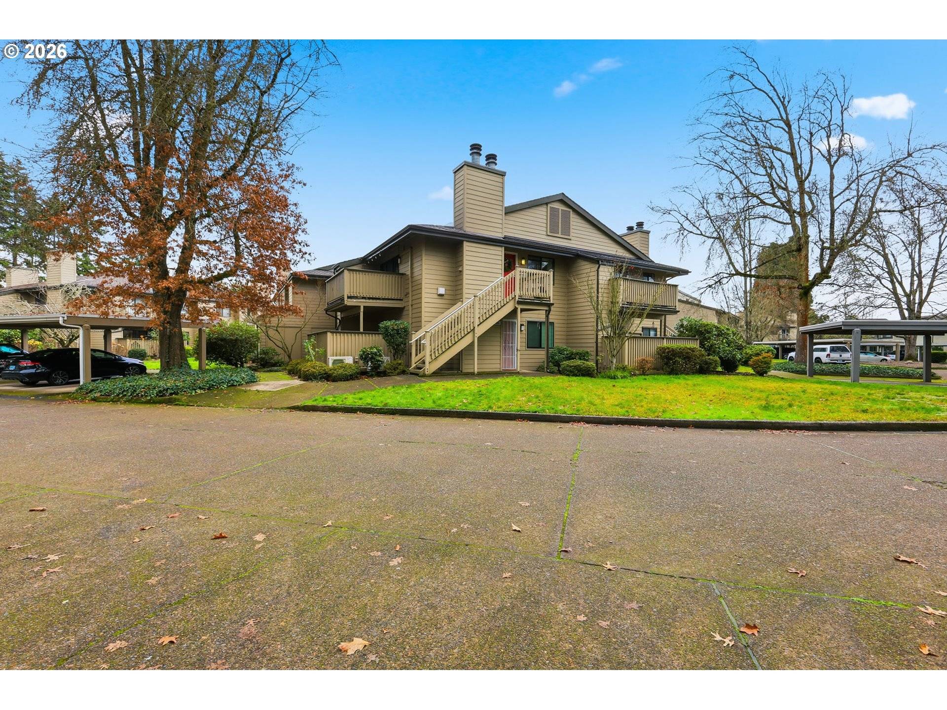 Eugene, OR 97401,2001 LAKE ISLE TER