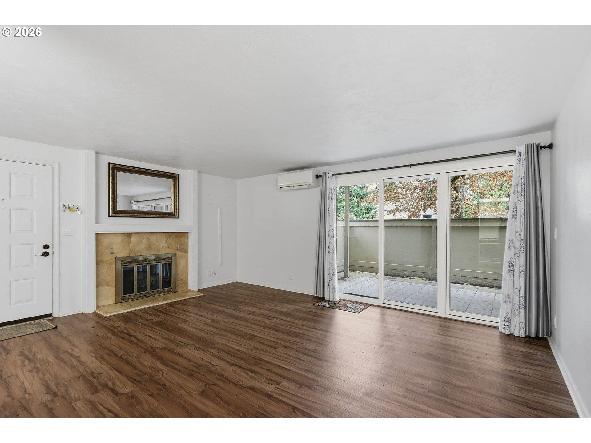 Eugene, OR 97401,2001 LAKE ISLE TER