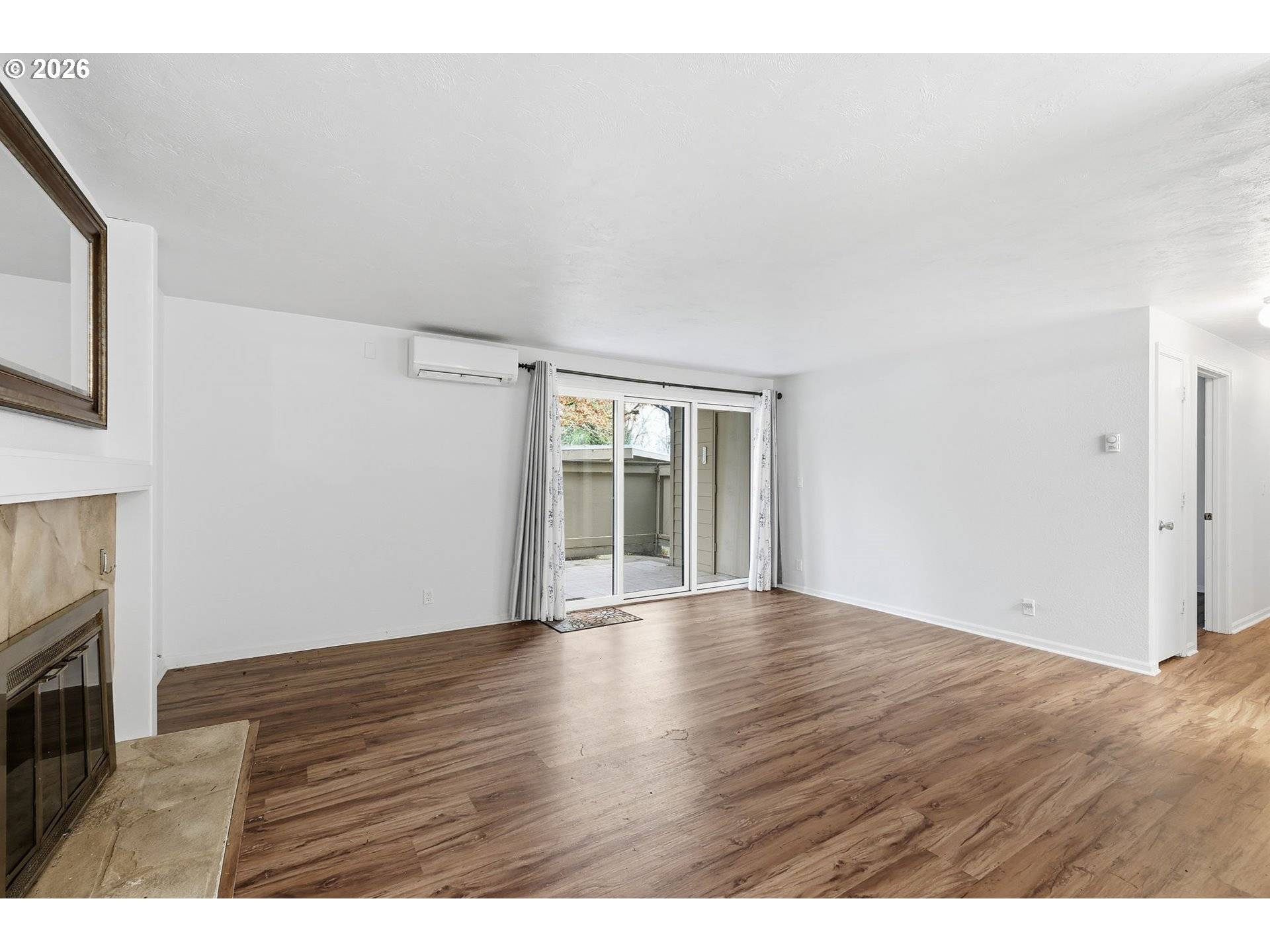 Eugene, OR 97401,2001 LAKE ISLE TER