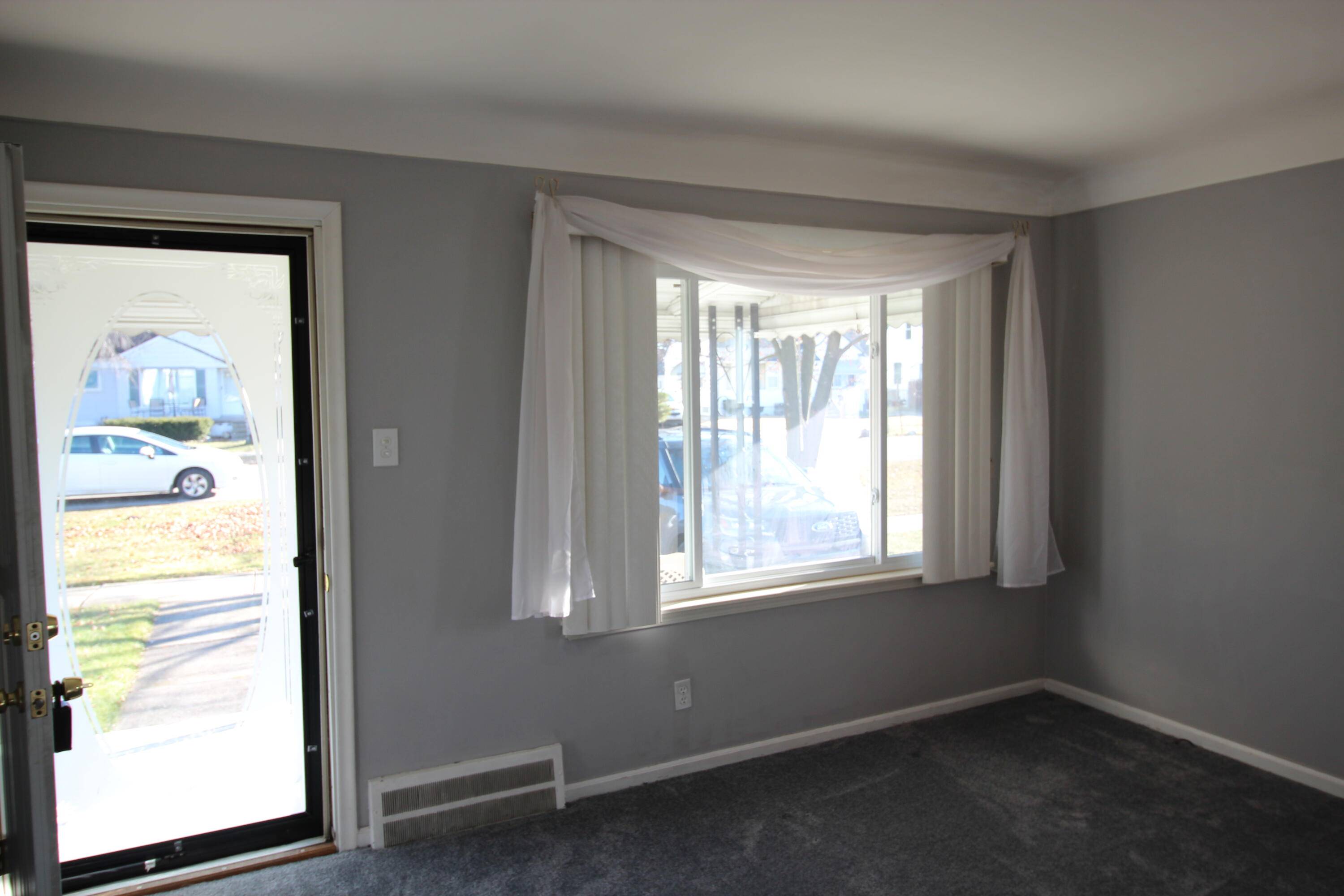 Redford, MI 48239,14383 Mercedes