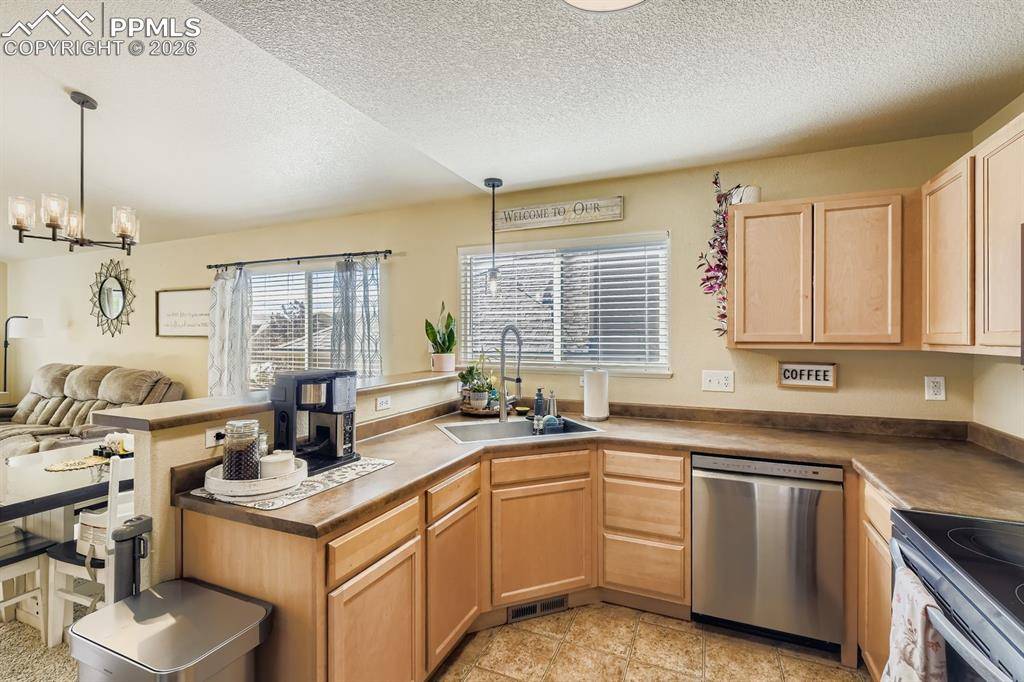 Colorado Springs, CO 80925,10460 Deer Meadow CIR