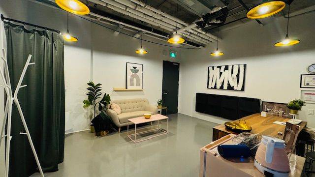 Toronto C01, ON M5V 0M1,334 Adelaide ST W #210