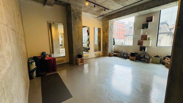 Toronto C01, ON M5V 0M1,334 Adelaide ST W #210