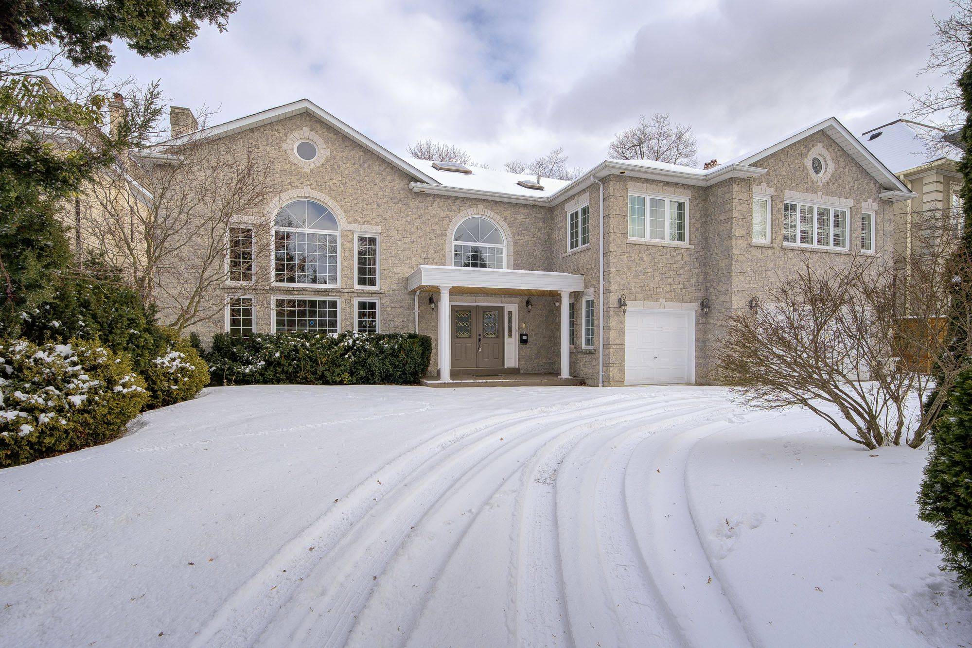 Toronto C12, ON M2L 1C6,49 Arjay CRES