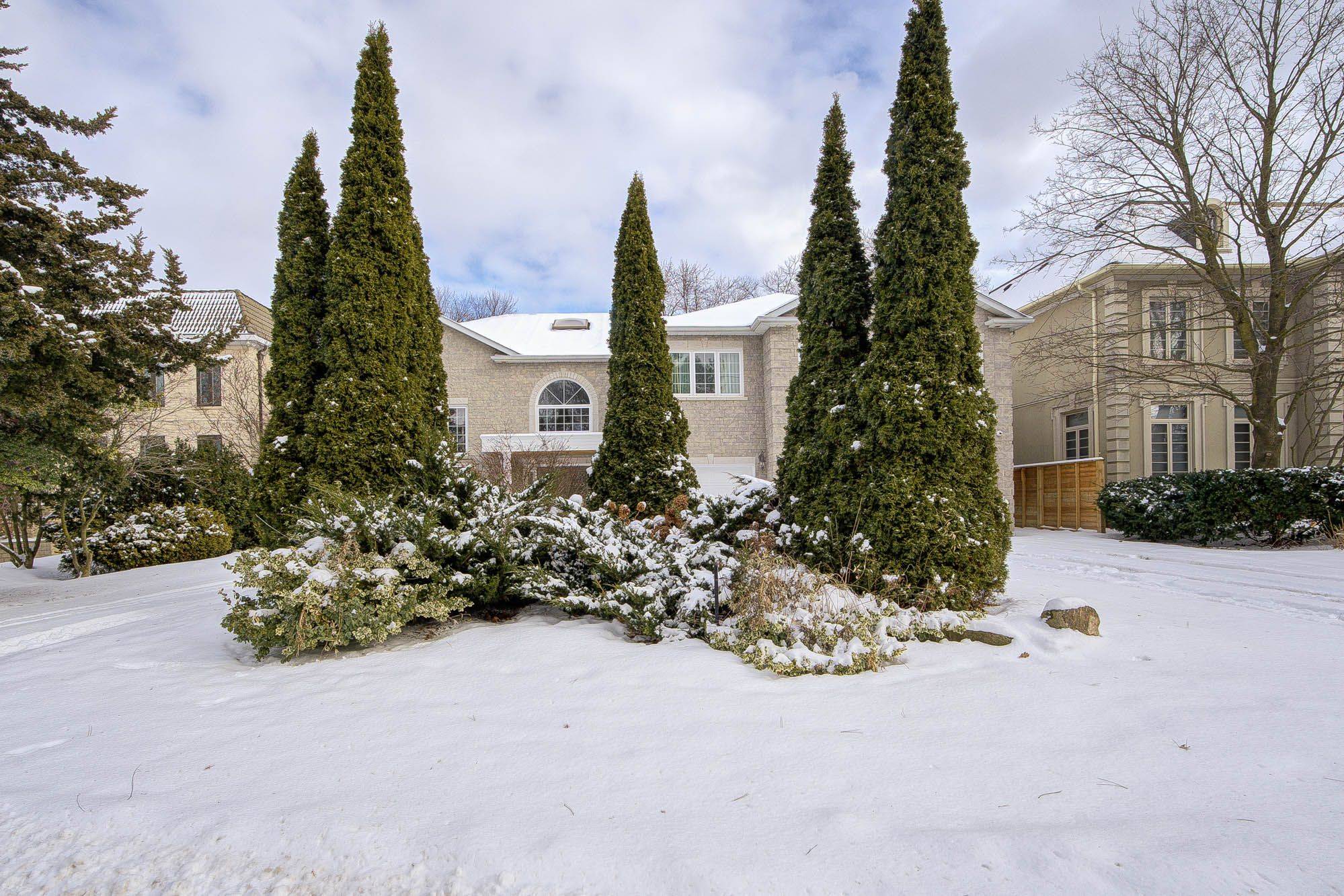 Toronto C12, ON M2L 1C6,49 Arjay CRES