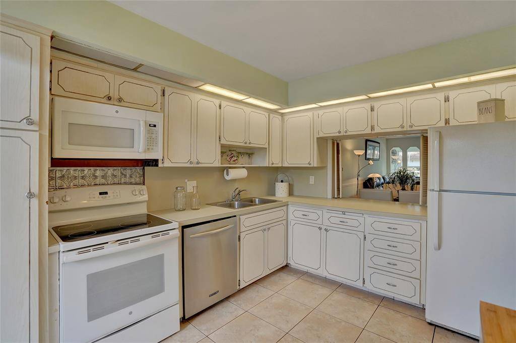 Fort Lauderdale, FL 33308,3111 NE 51st St #106C