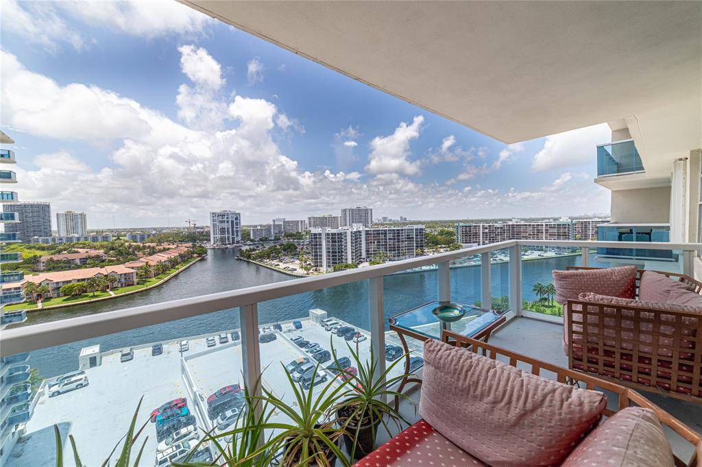 Hollywood, FL 33019,3800 S Ocean Dr #1424