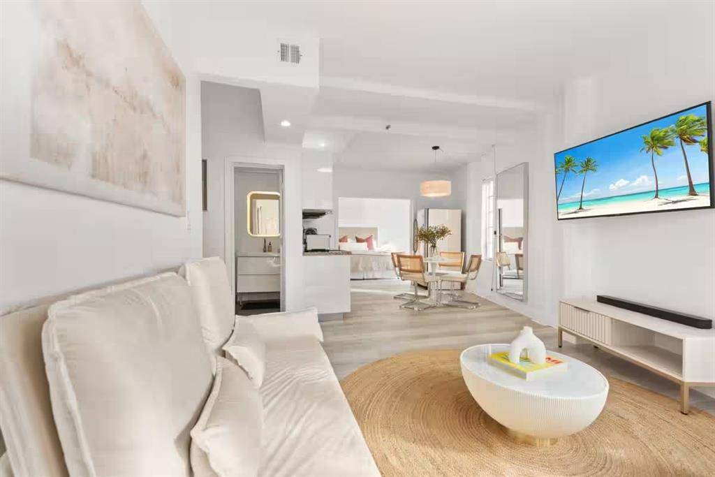 Miami Beach, FL 33139,530 Ocean Dr #103A/104
