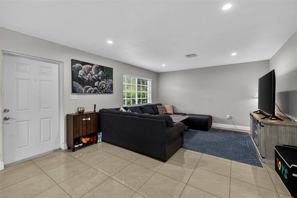 Oakland Park, FL 33309,348 NW 40th Ct