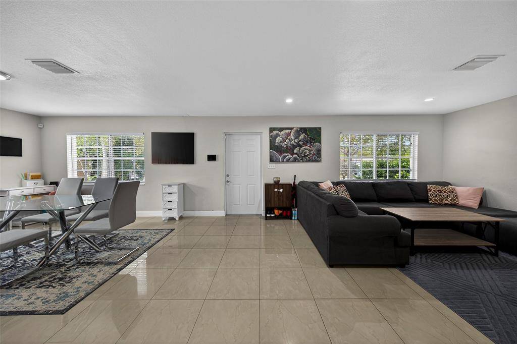 Oakland Park, FL 33309,348 NW 40th Ct