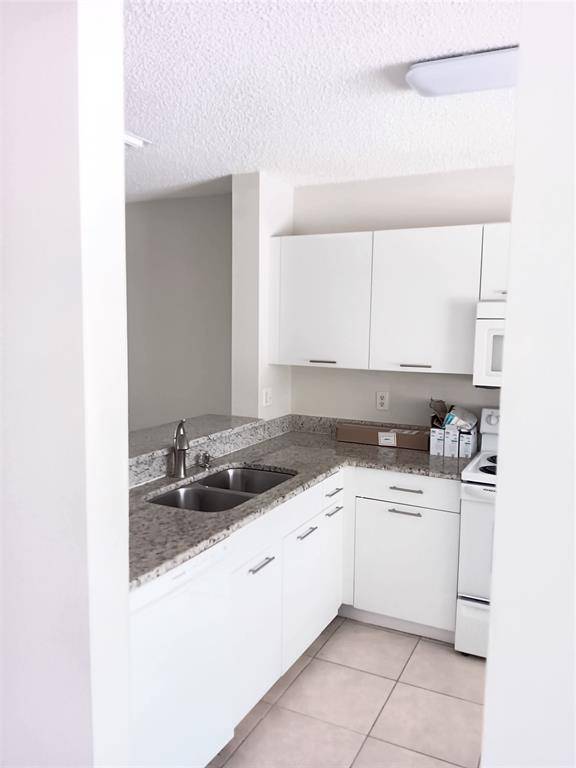 Pembroke Pines, FL 33029,20869 NW 2nd St #1