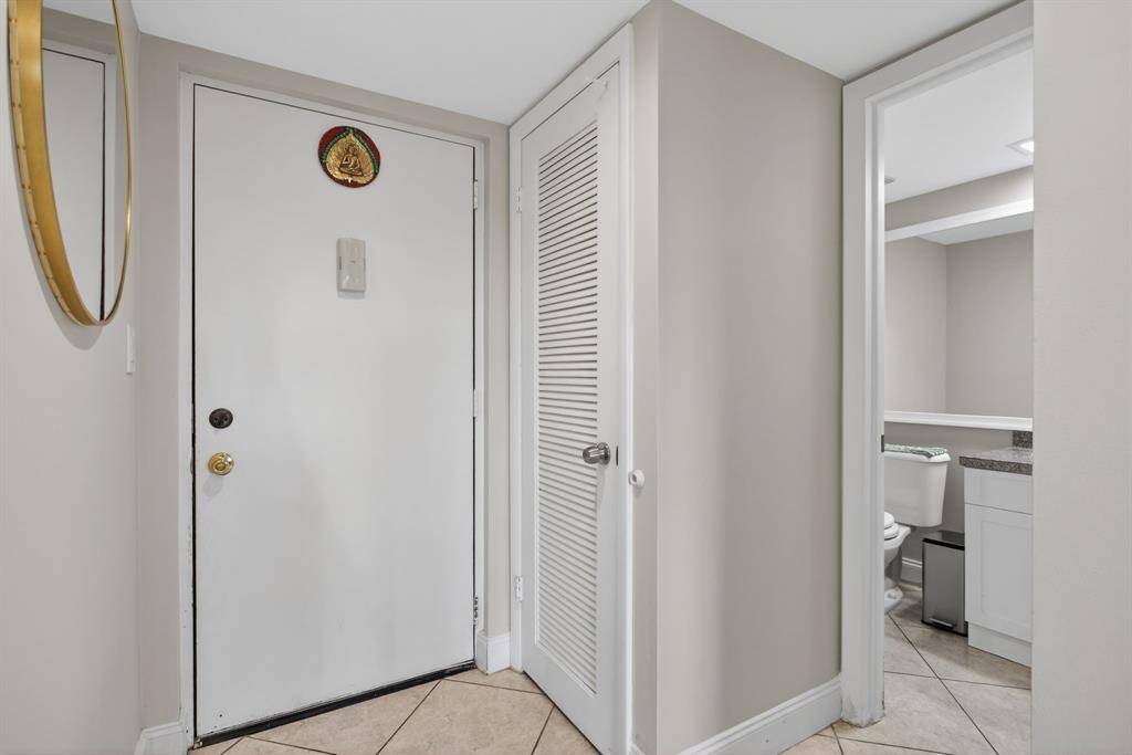 Pompano Beach, FL 33069,2314 S Cypress Bend Dr #114