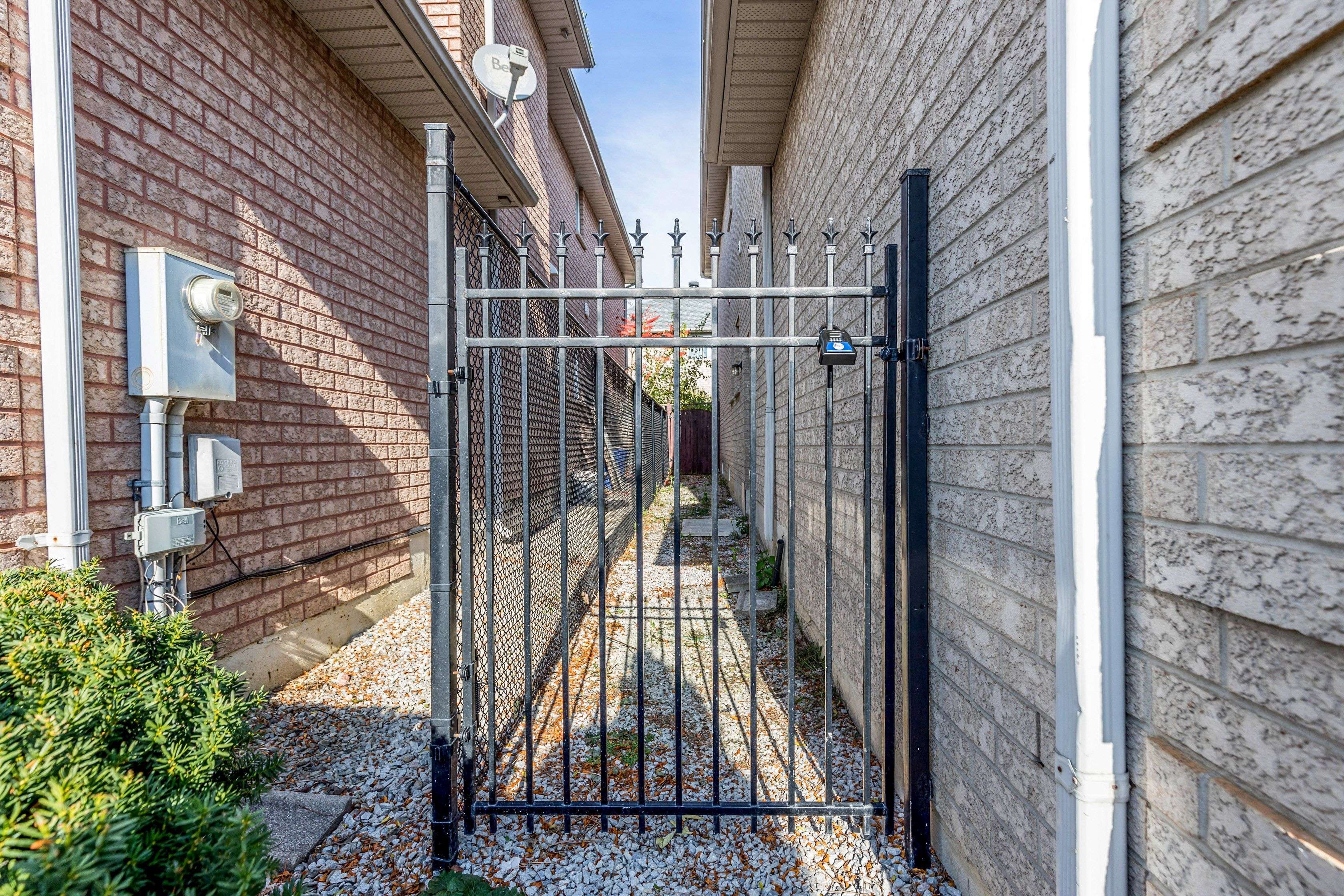 Vaughan, ON L4H 1N6,160 Golden Gate CIR #Lower