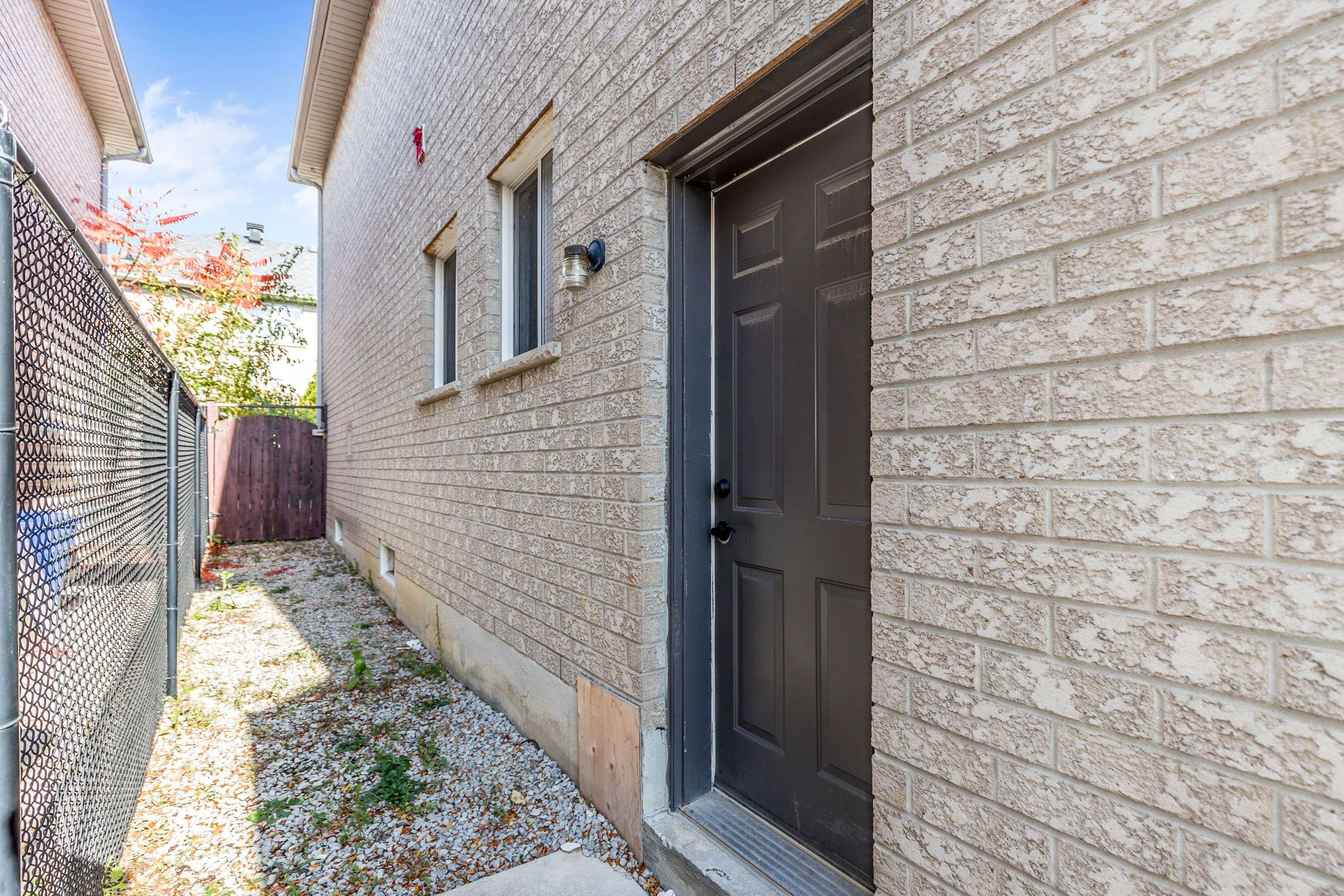 Vaughan, ON L4H 1N6,160 Golden Gate CIR #Lower