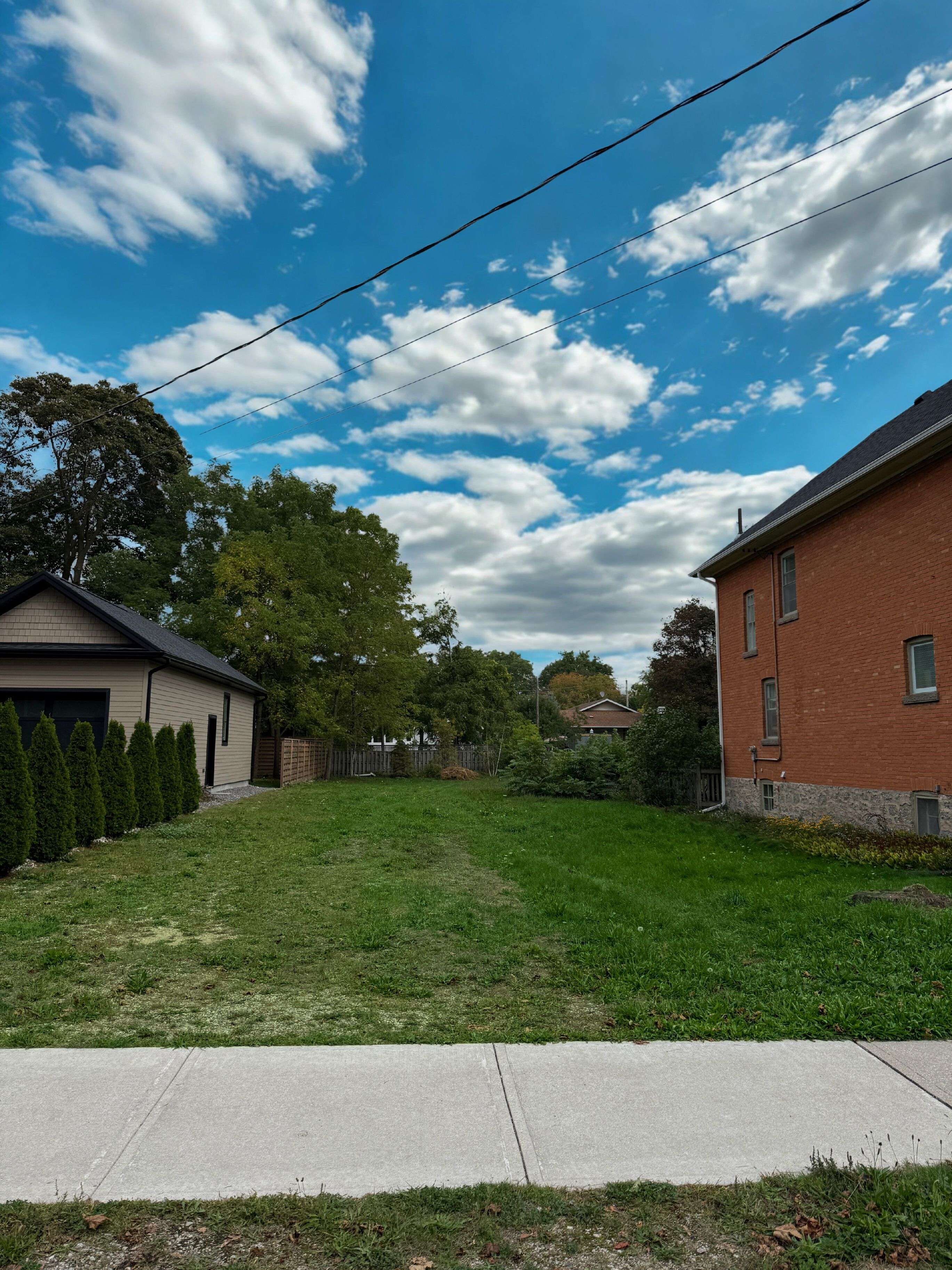 Collingwood, ON L9Y 2T7,299 Beech ST