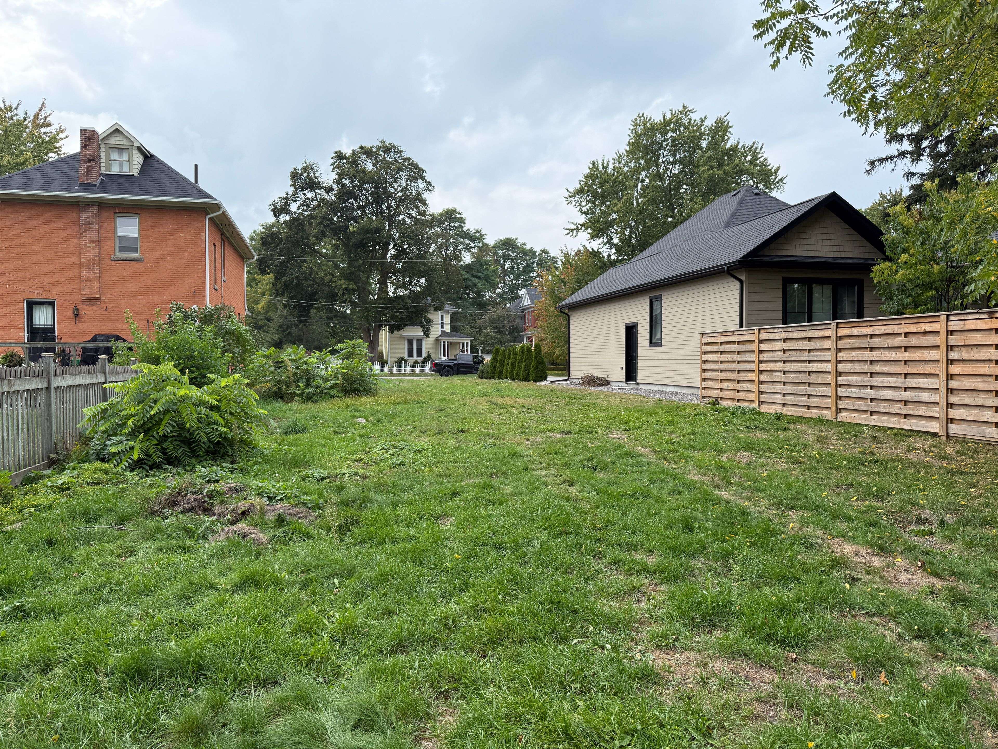 Collingwood, ON L9Y 2T7,299 Beech ST