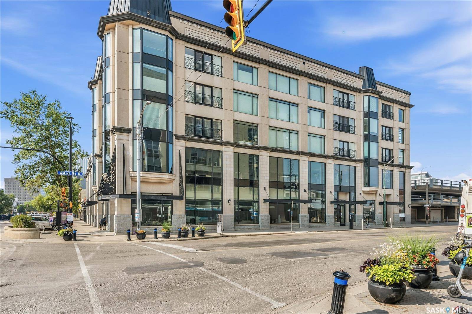 Saskatoon, SK S7K 2A9,157 2nd AVENUE N #307