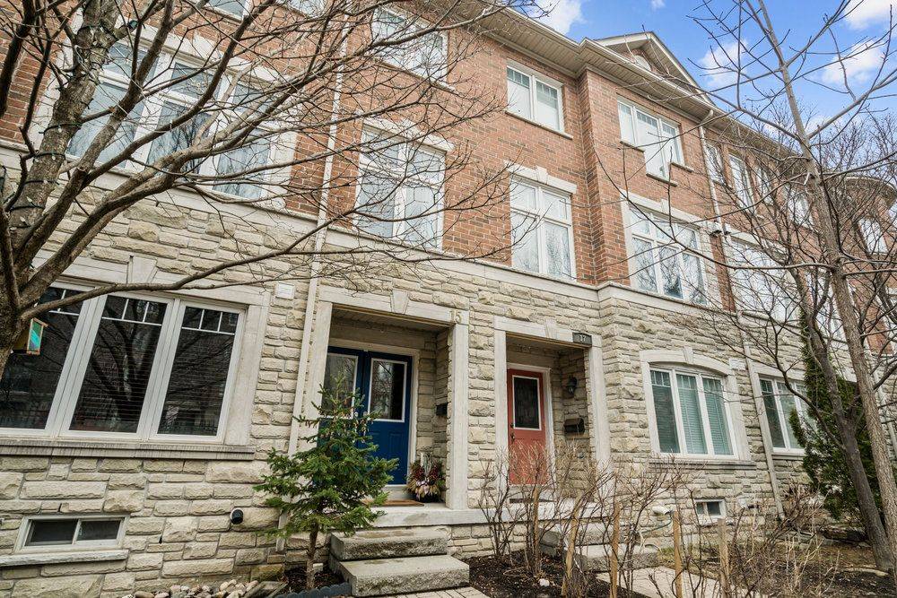 Toronto W07, ON M8Y 4H8,15 Chimes LN