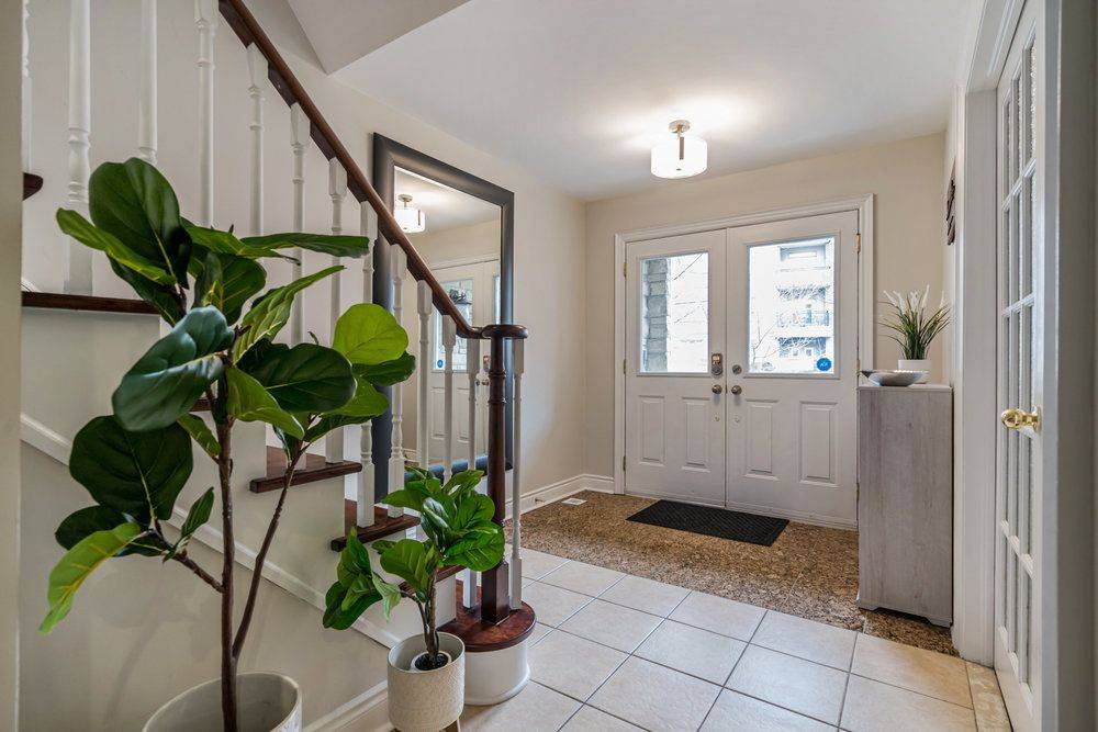 Toronto W07, ON M8Y 4H8,15 Chimes LN