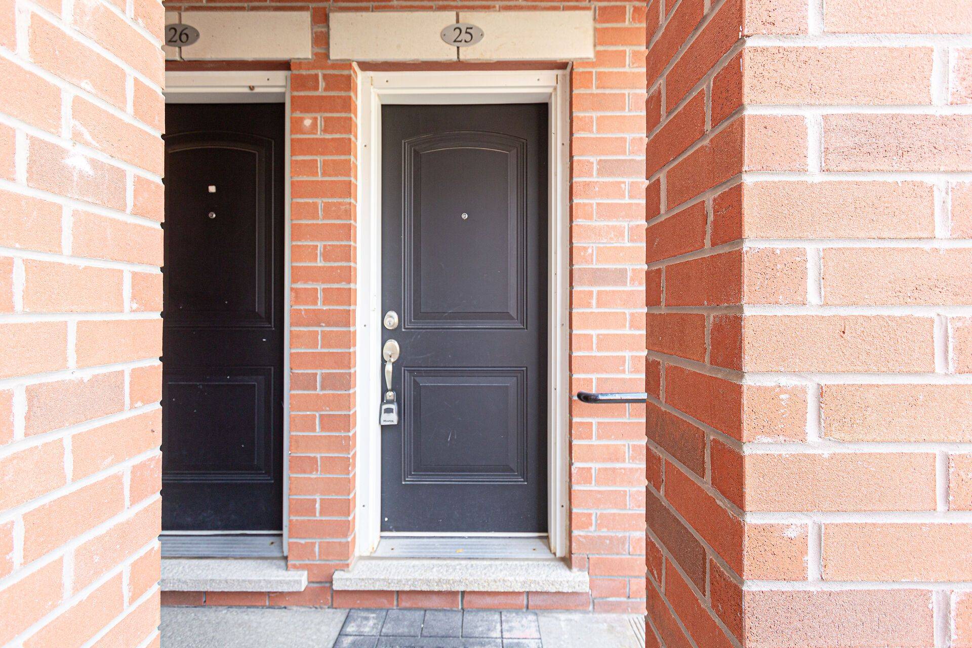 Oakville, ON L6H 0G6,2480 POST RD #25