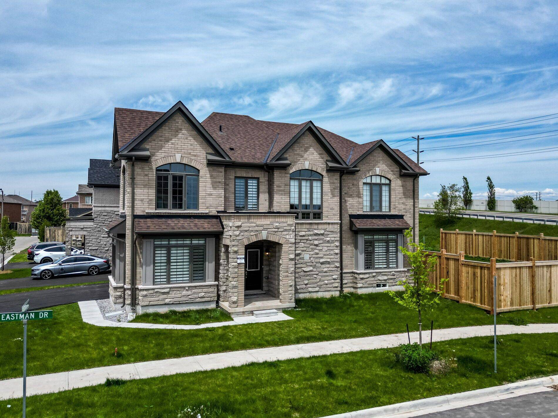 Brampton, ON L6X 5S5,73 Eastman DR N