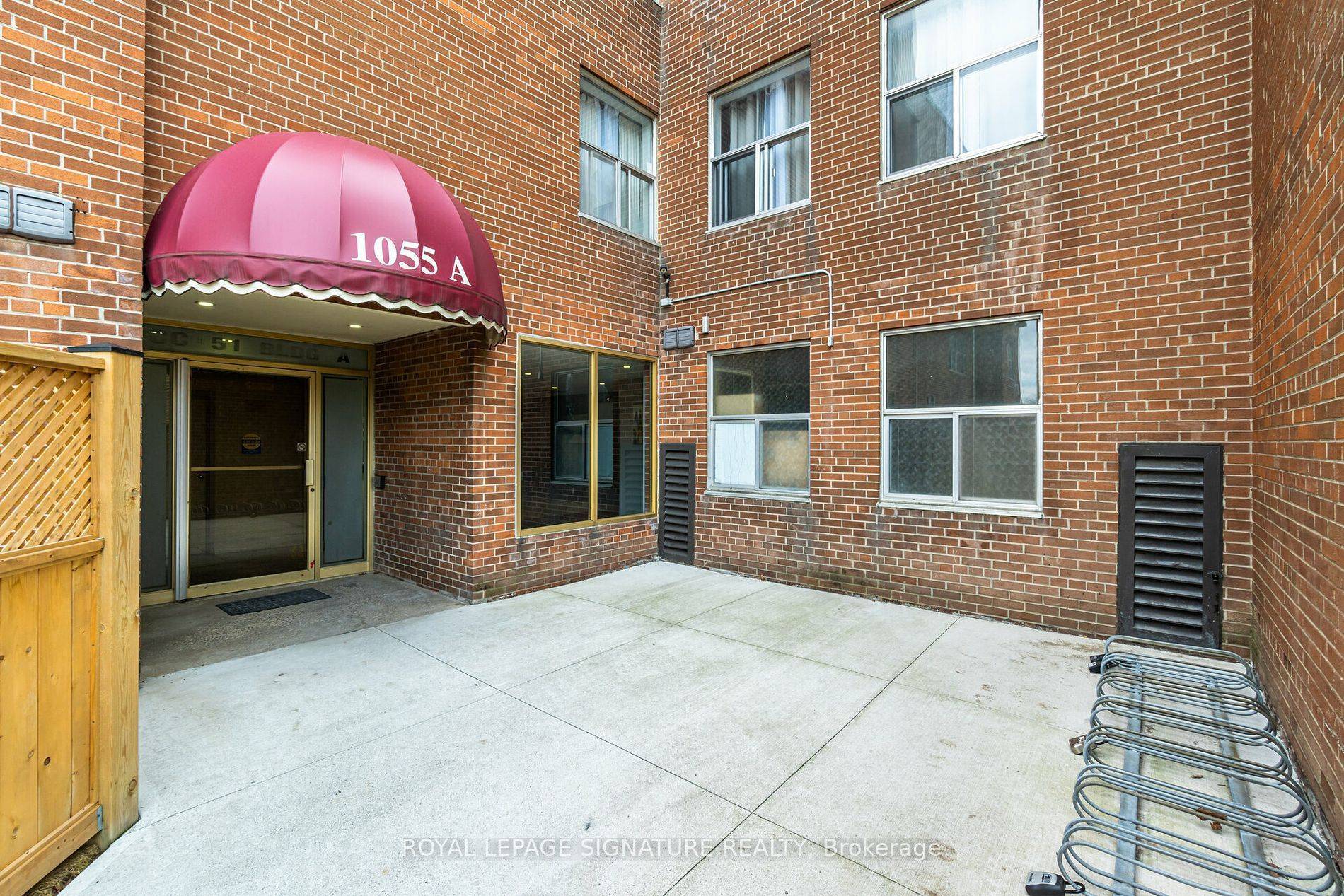 Mississauga, ON L5C 2T8,1055A Forestwood DR #103(upper)