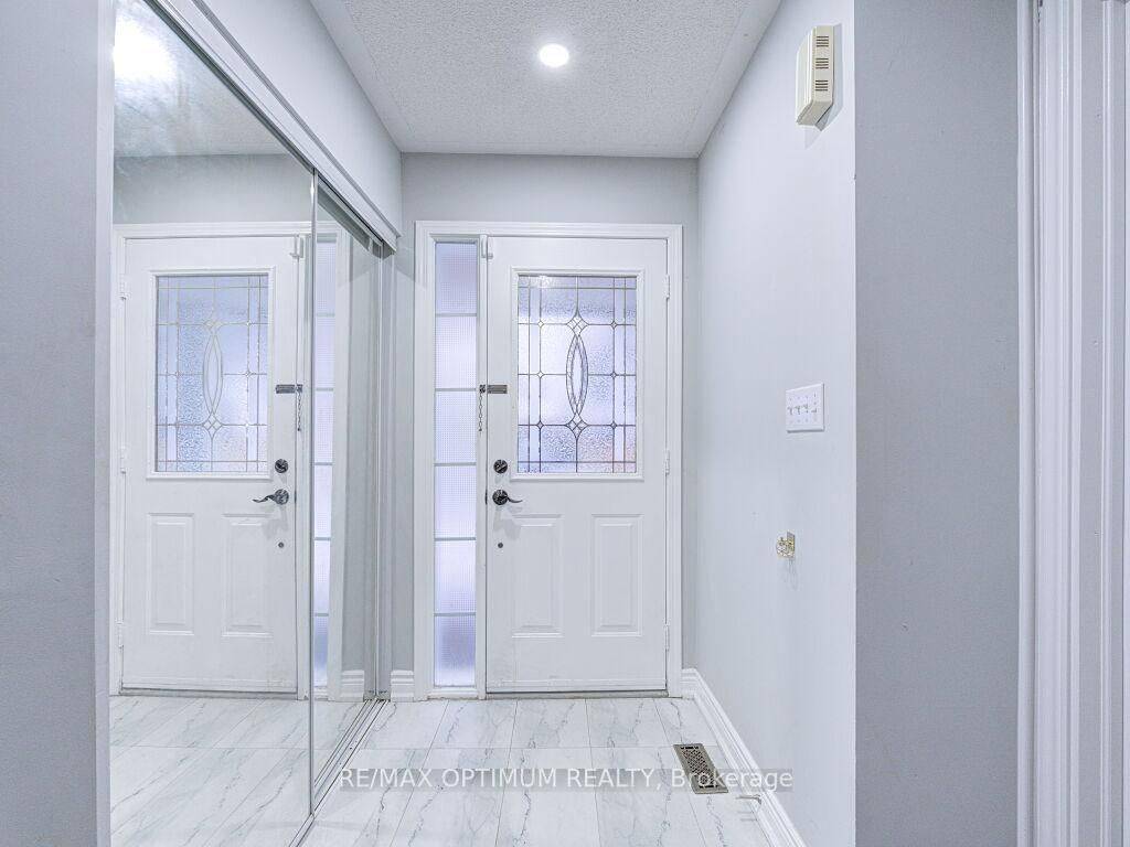 Brampton, ON L7A 1Z9,43 Rowland ST