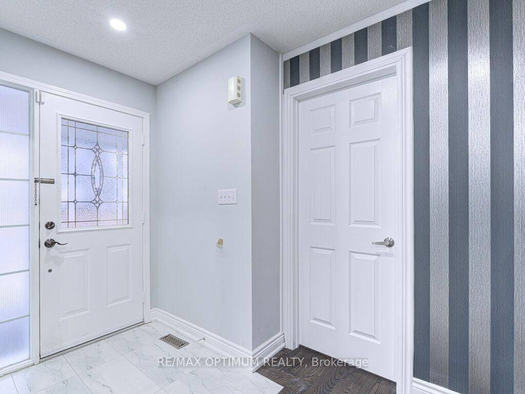 Brampton, ON L7A 1Z9,43 Rowland ST