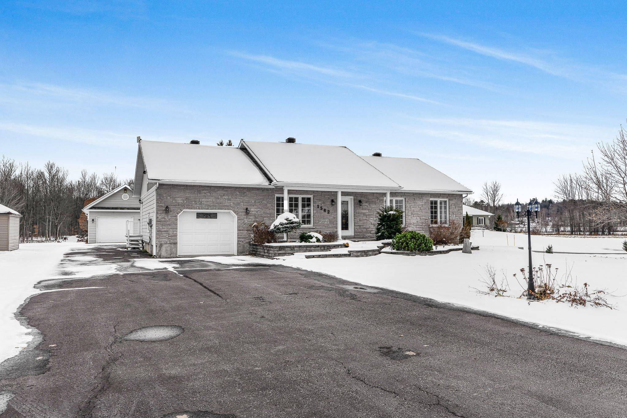Champlain, ON K6A 2R2,1582 Sandy Hill RD