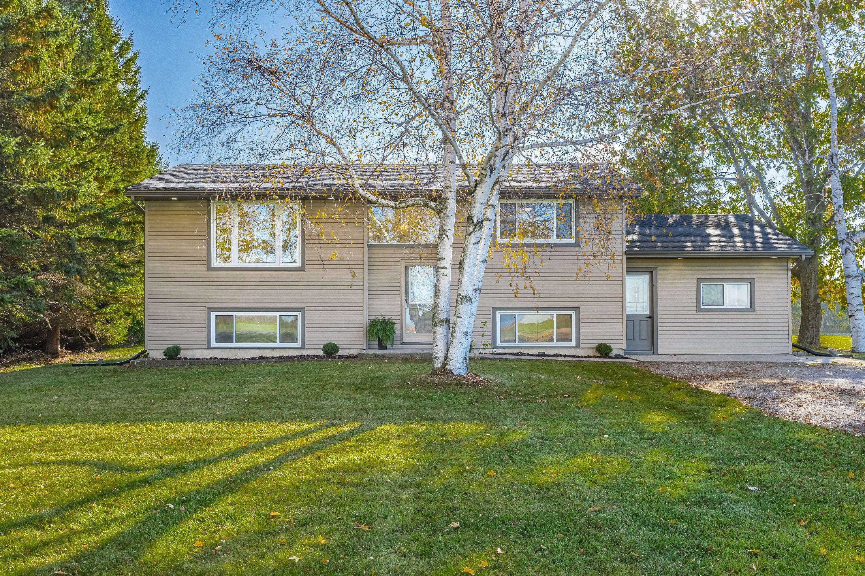 South Huron, ON N0M 1T0,70986 B Line