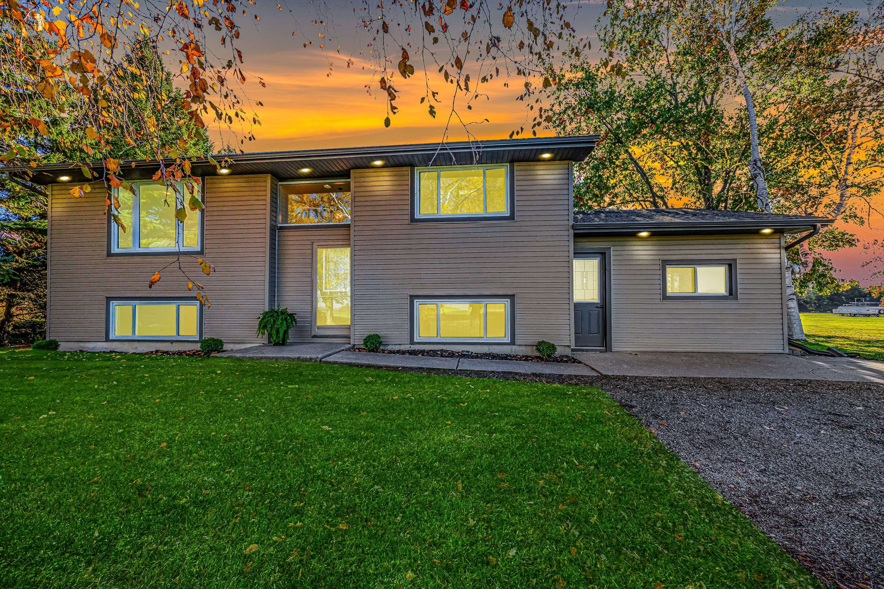 South Huron, ON N0M 1T0,70986 B Line