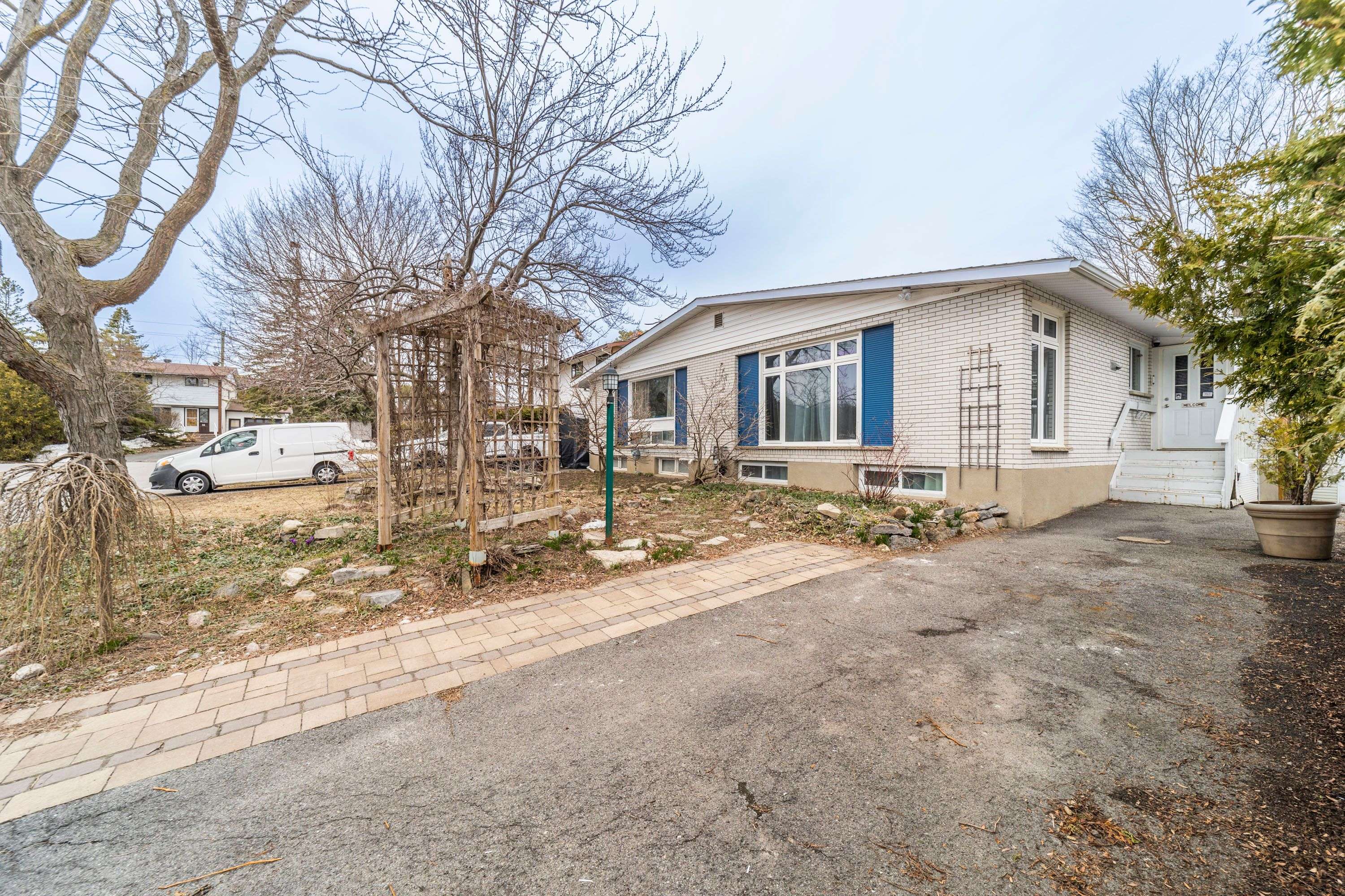 Cityview - Parkwoods Hills - Rideau Shore, ON K2E 5R4,21 SOUTHVIEW CRES