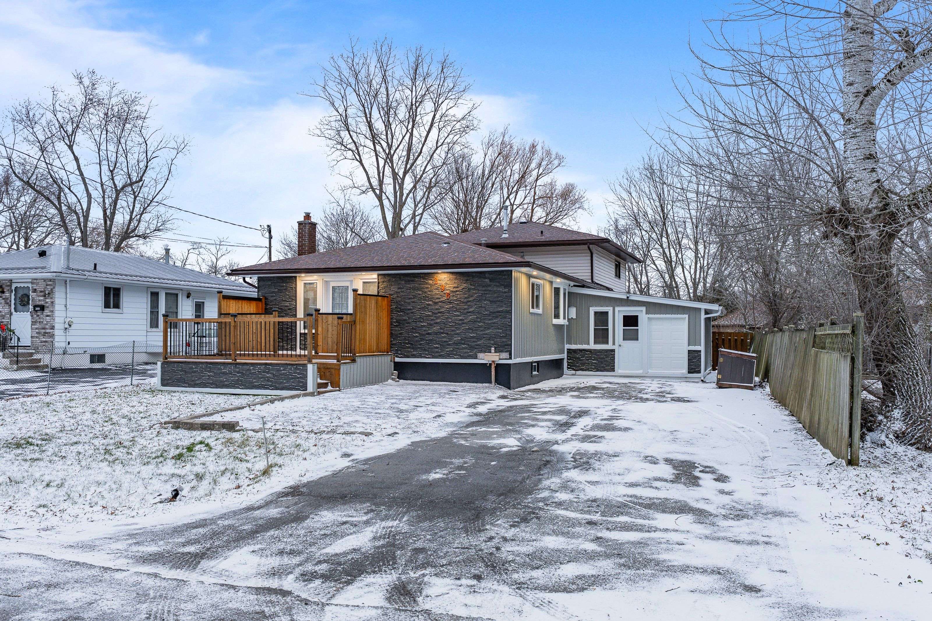 Fort Erie, ON L2A 4M1,296 Rose AVE #Unit B