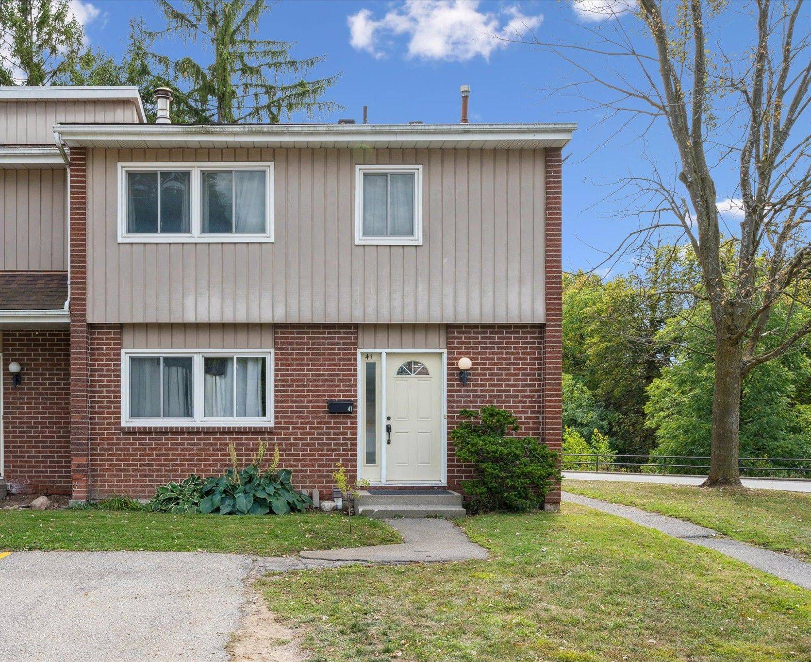 Waterloo, ON N2J 4J1,121 University AVE E #41