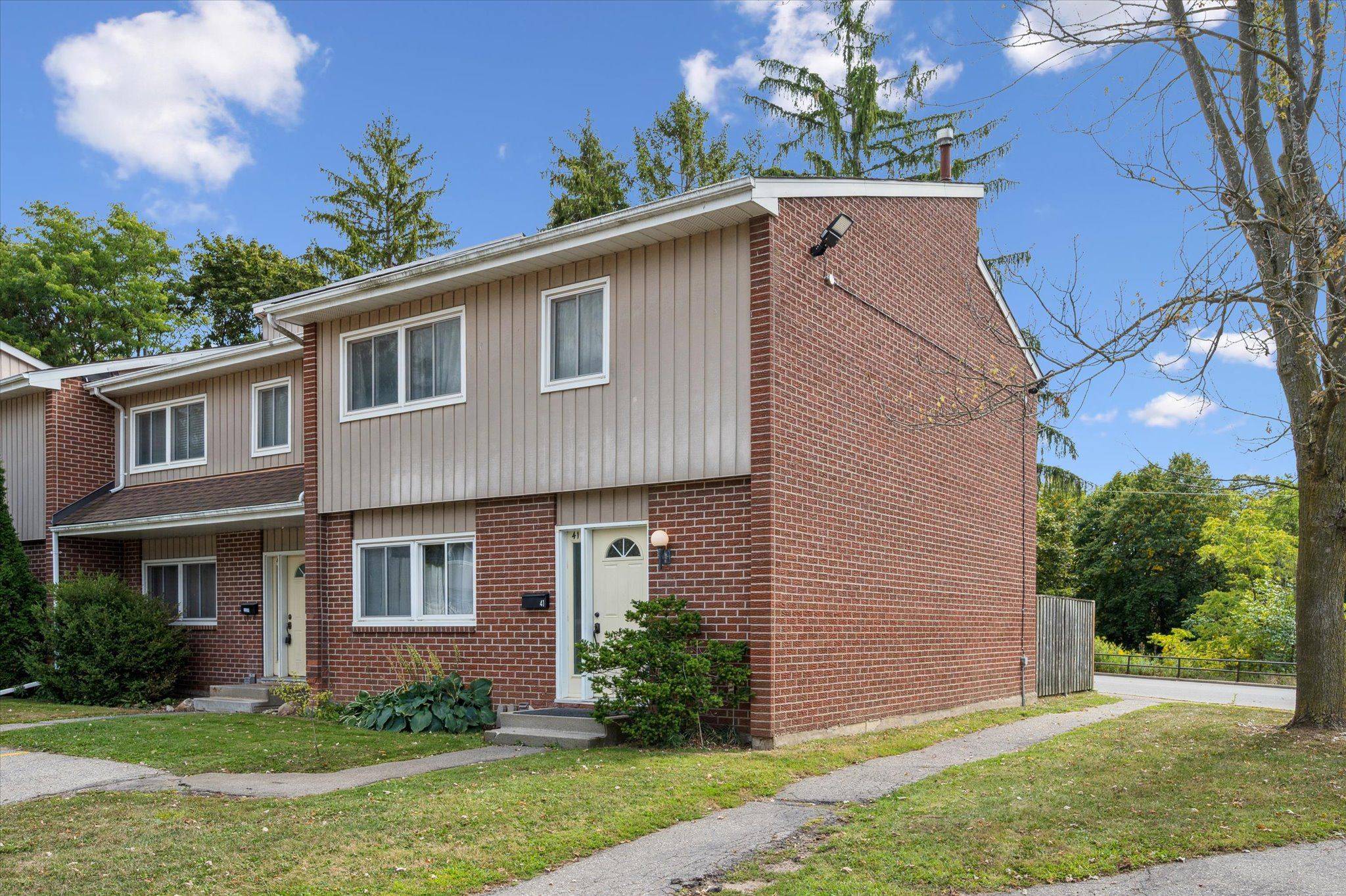 Waterloo, ON N2J 4J1,121 University AVE E #41